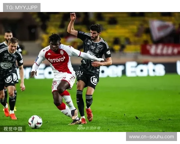 摩纳哥中场戈洛温踩踏维蒂尼亚,VAR复核后直红罚下 摩纳哥中场戈洛温踩踏维蒂尼亚,VAR复核后直红罚下